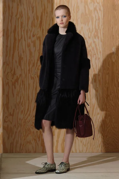Look 10